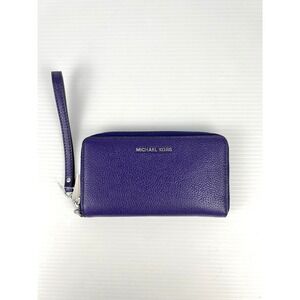 Michael Kors Mercer Smartphone Wristlet Iris Purple‎ Pebbled Leather 32F6SM9E3L